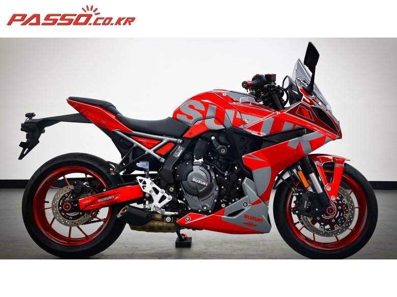 GSX 8 R